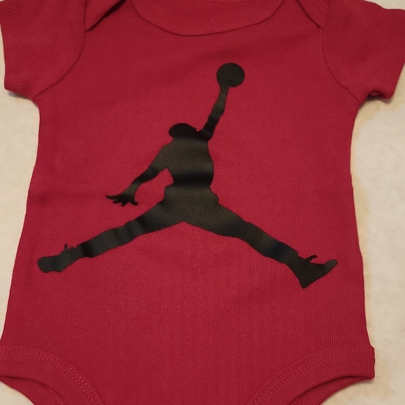 Set of two Air Jordan short sleeved onesies/bodysuits - Picture 5 of 5